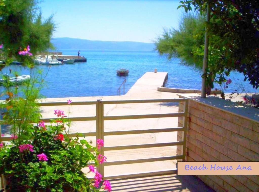 Beach House - Apartments Ana Duce Bagian luar foto
