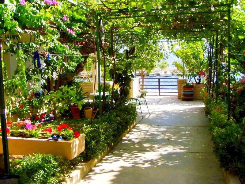 Beach House - Apartments Ana Duce Bagian luar foto