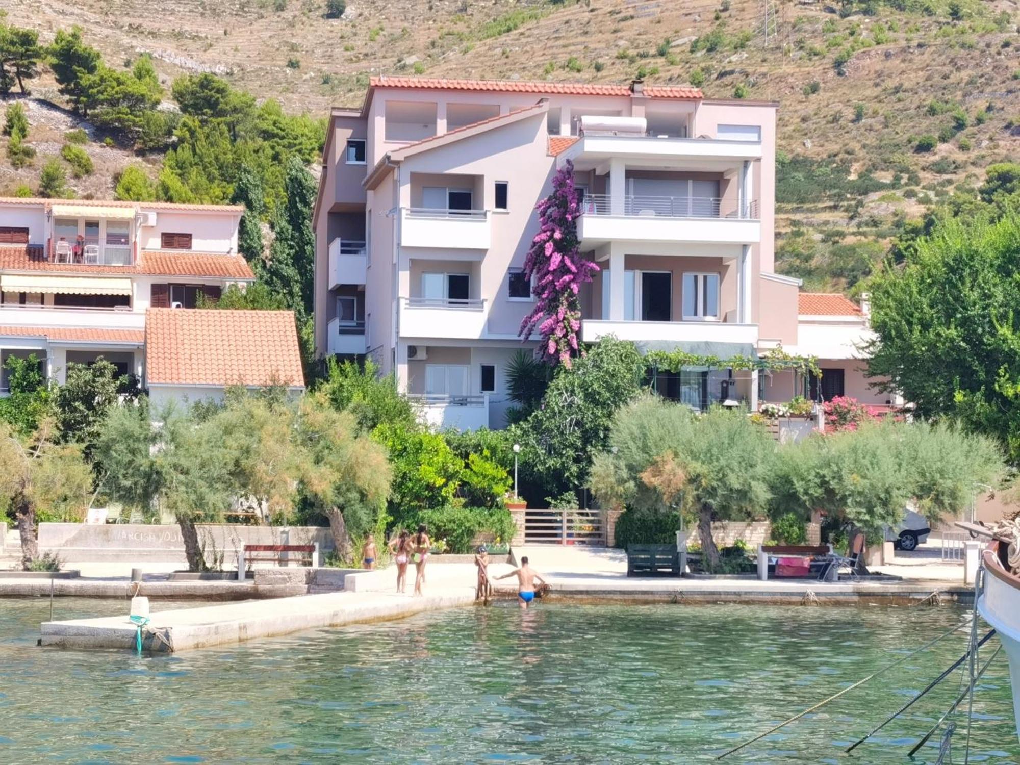 Beach House - Apartments Ana Duce Bagian luar foto